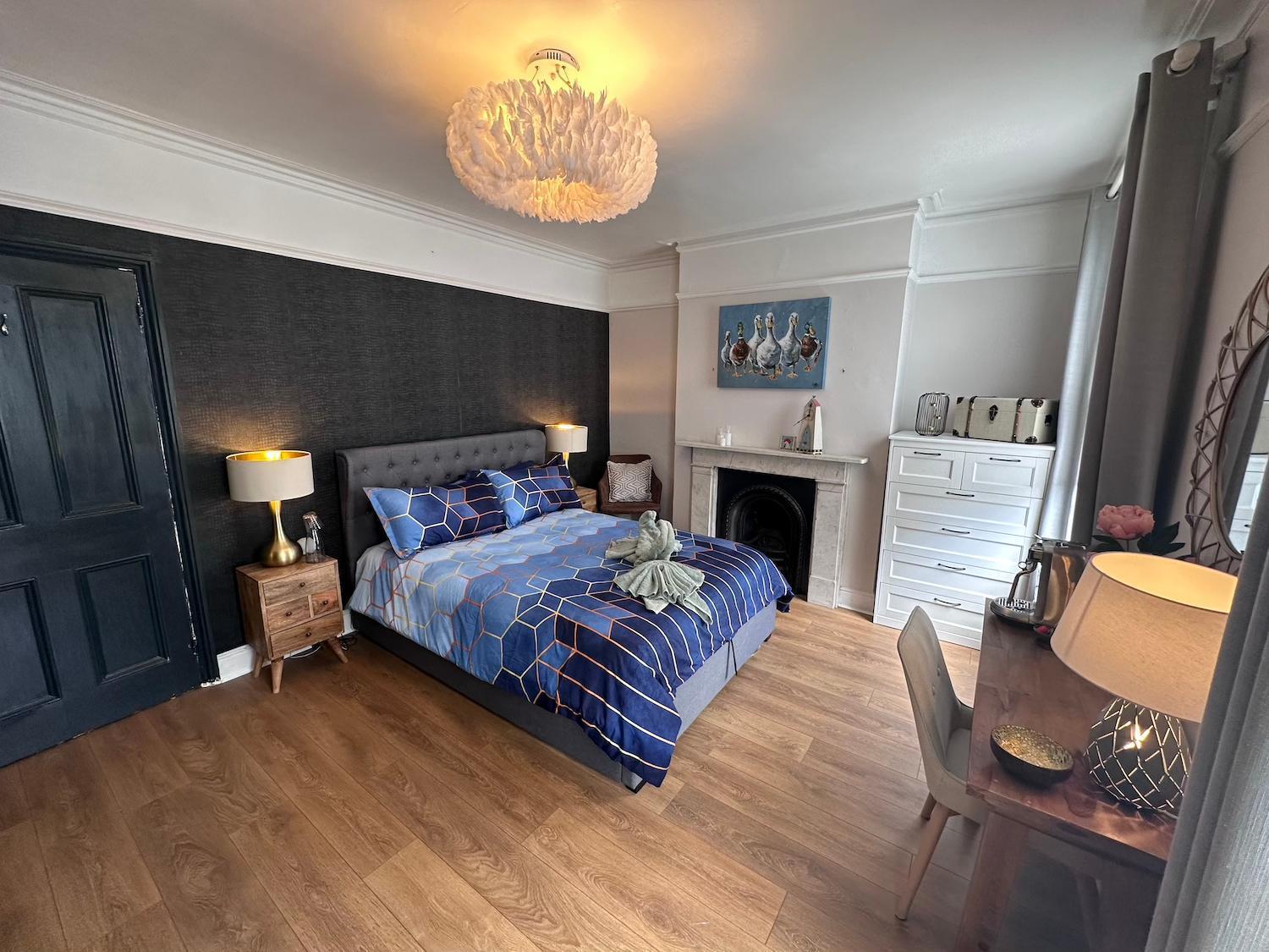 Large Bedroom In Beautiful House Londra Dış mekan fotoğraf
