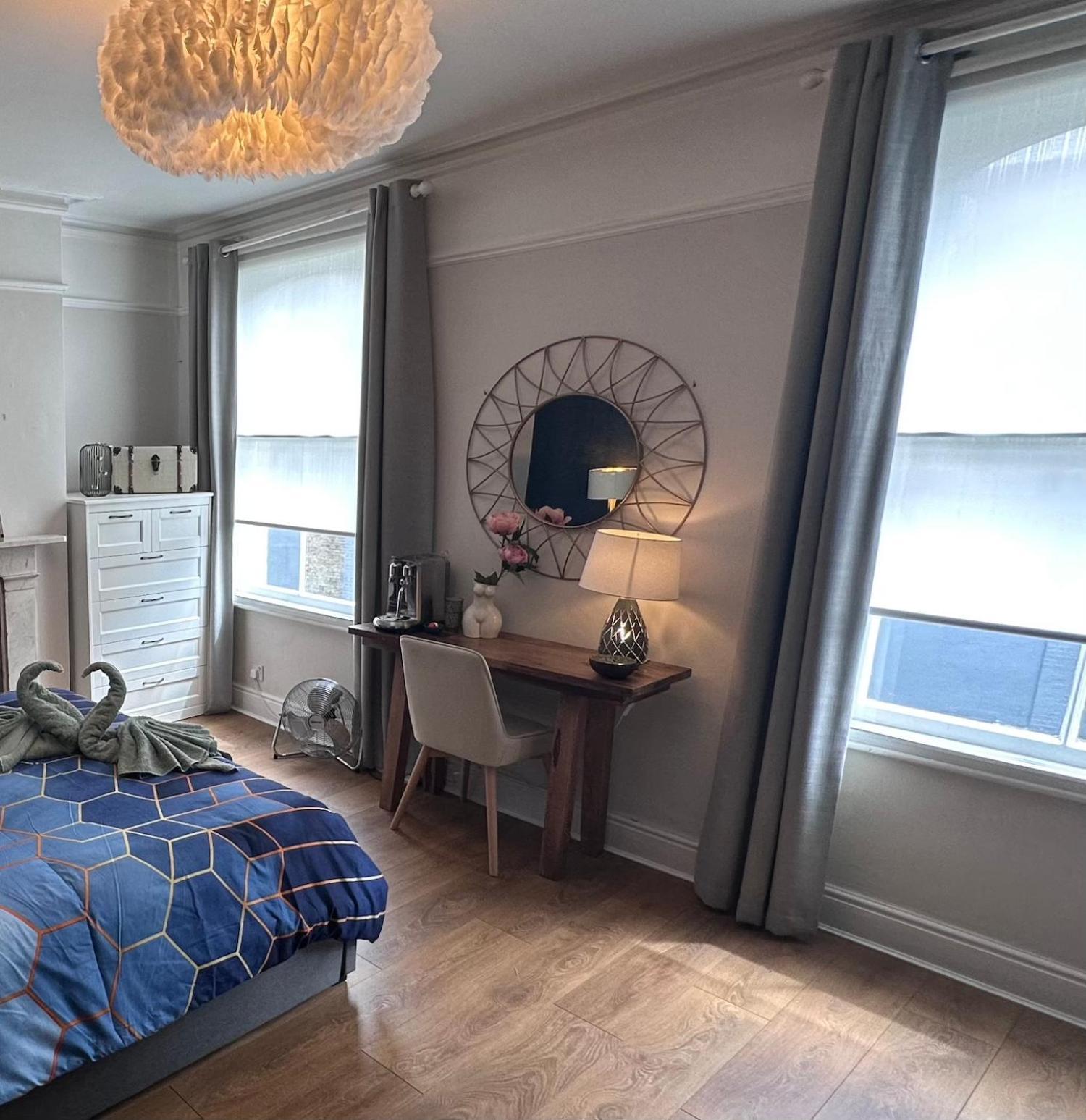 Large Bedroom In Beautiful House Londra Dış mekan fotoğraf